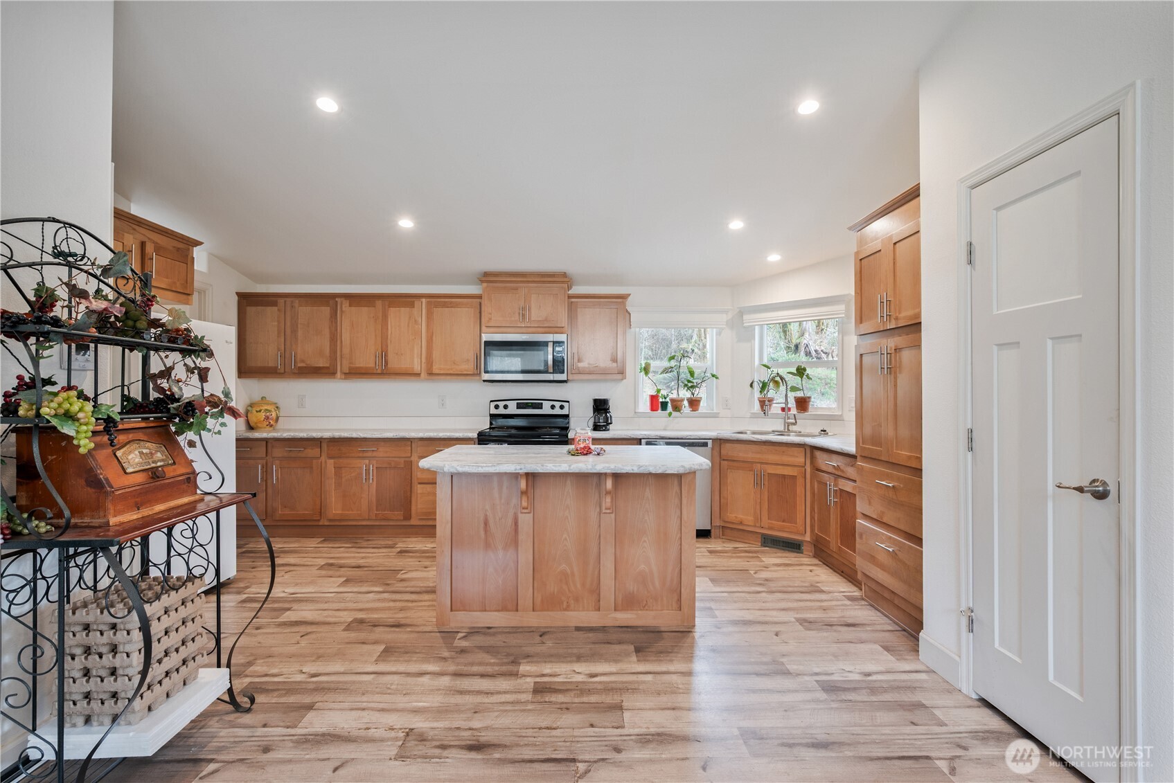 1955 Abernathy Creek Road Longview, WA 98632 - Photo 8 of 39