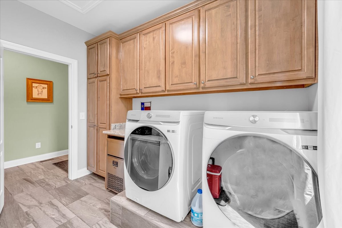 667 Rutherford Lane Smithville, TN 37166 - Photo 38 of 89 a utility room with dryer and washer