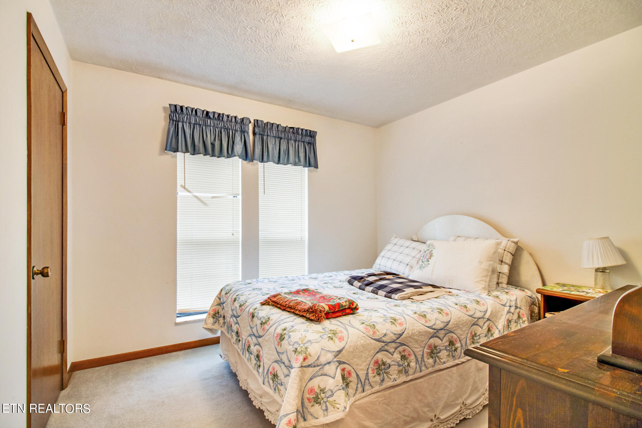 425 Ivanhoe Road Powell, TN 37849 - Photo 22 of 42 img_2998-img_3002