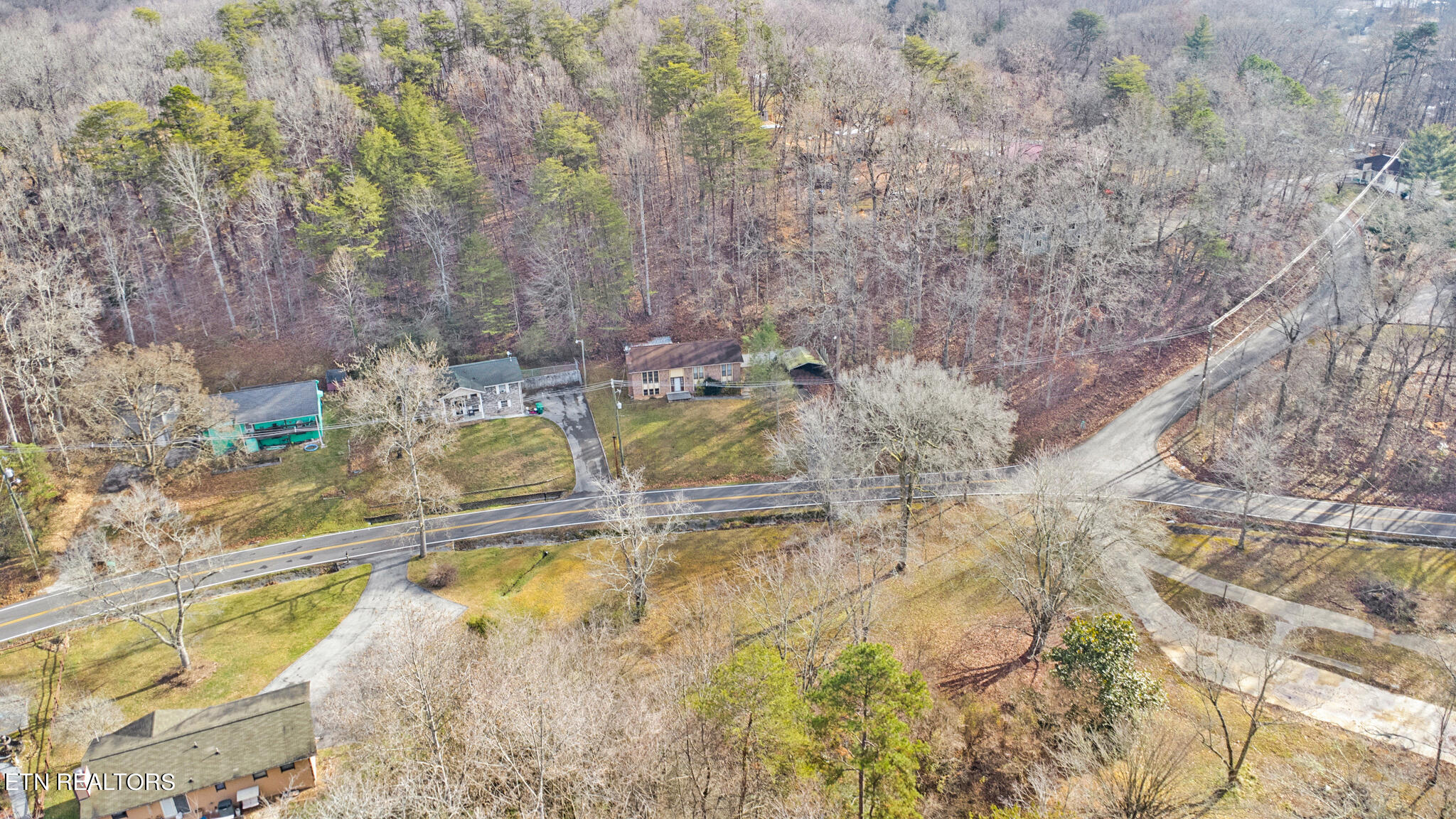 425 Ivanhoe Road Powell, TN 37849 - Photo 8 of 42 dji_0311-dji_0313