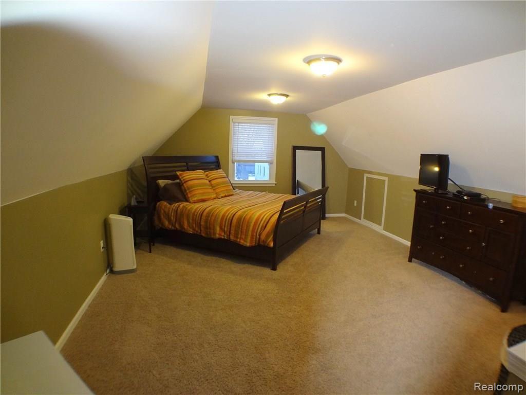 929 Cambridge Road Berkley, MI 48072 - Photo 8 of 18