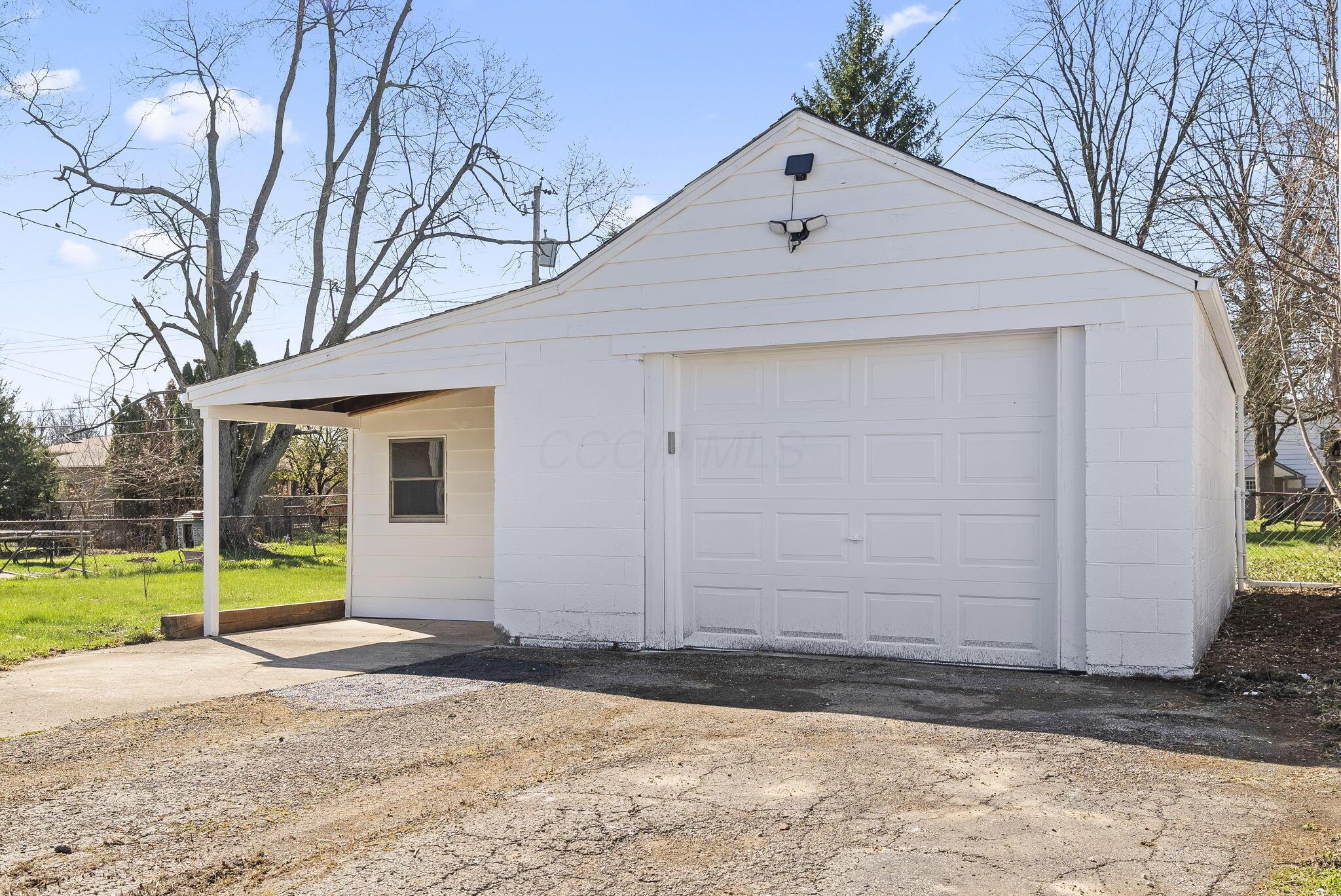 1885 Case Road Columbus, OH 43224 - Photo 43 of 63