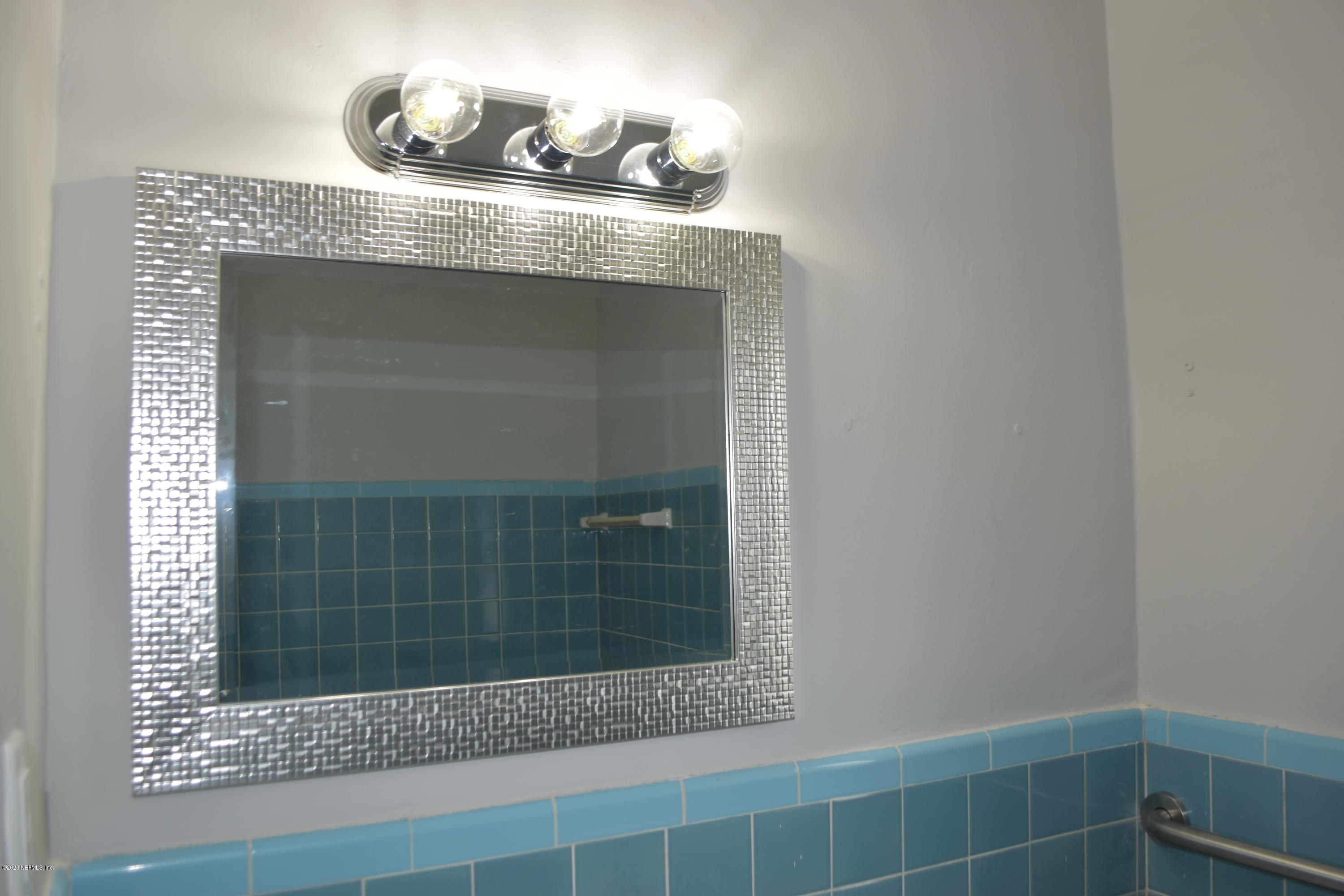 2838 Begonia Road Jacksonville, FL 32209 - Photo 11 of 16 New fixtures in original bath