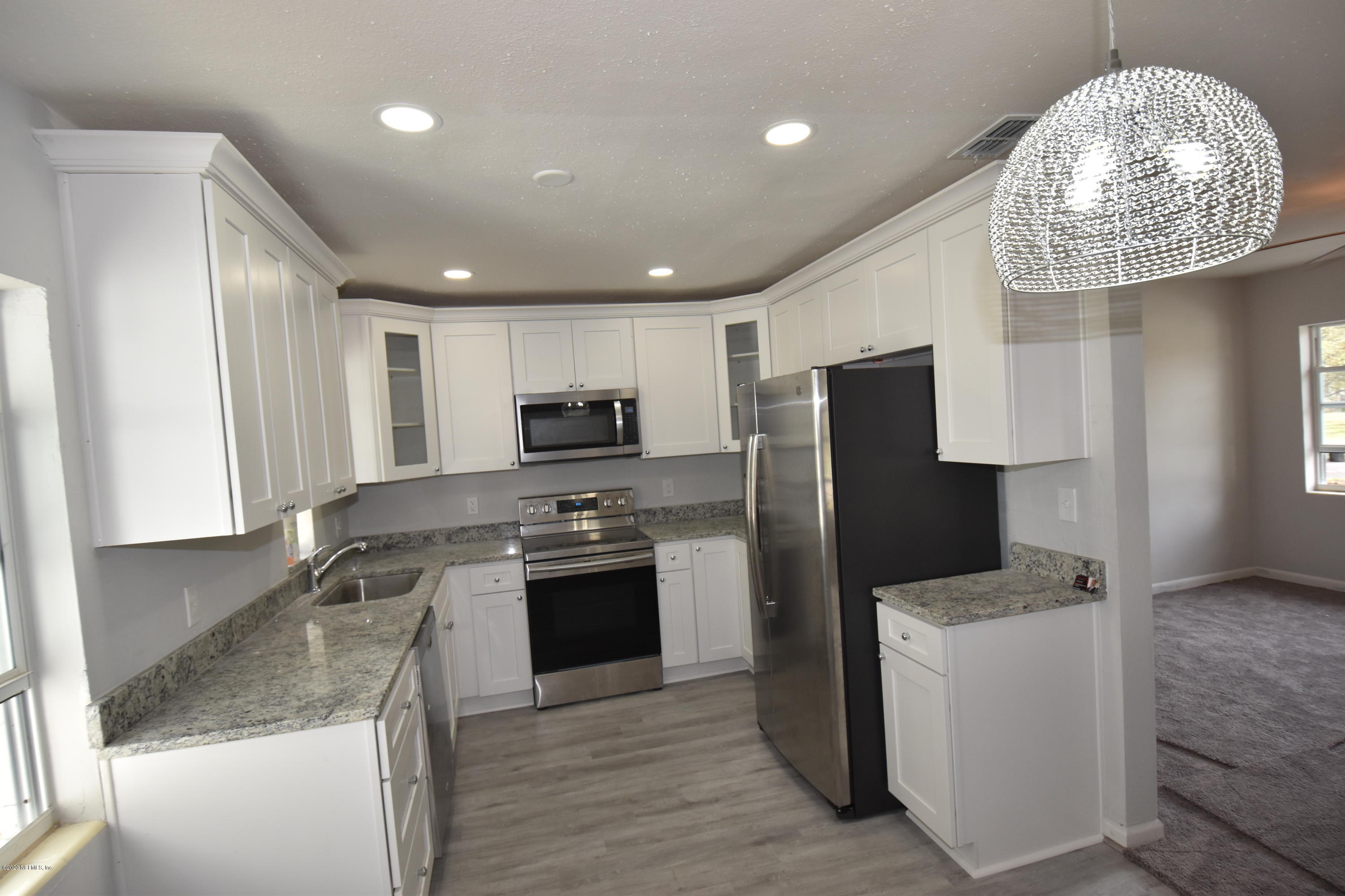 2838 Begonia Road Jacksonville, FL 32209 - Photo 2 of 16 Great kitchen layout and appliances!