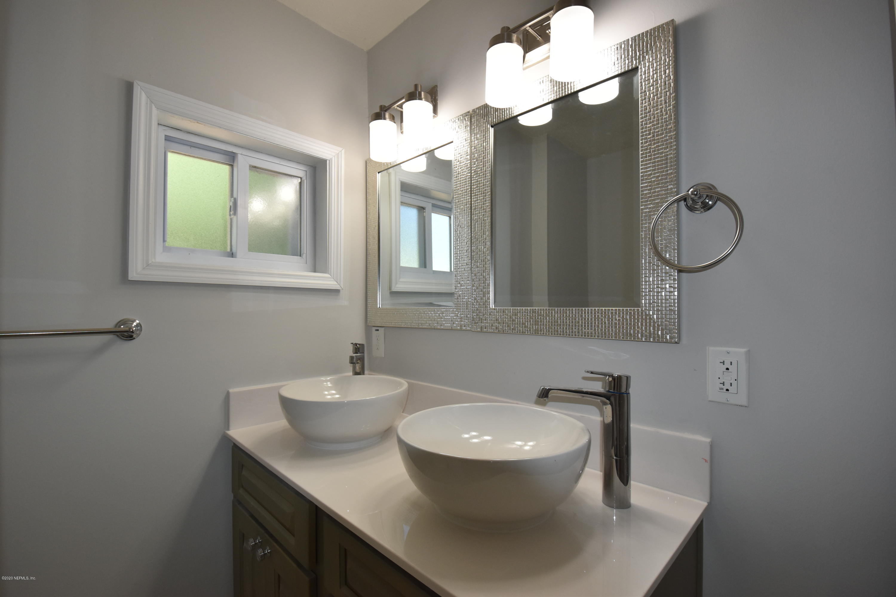 2838 Begonia Road Jacksonville, FL 32209 - Photo 6 of 16 Dbl vanity in Master bath