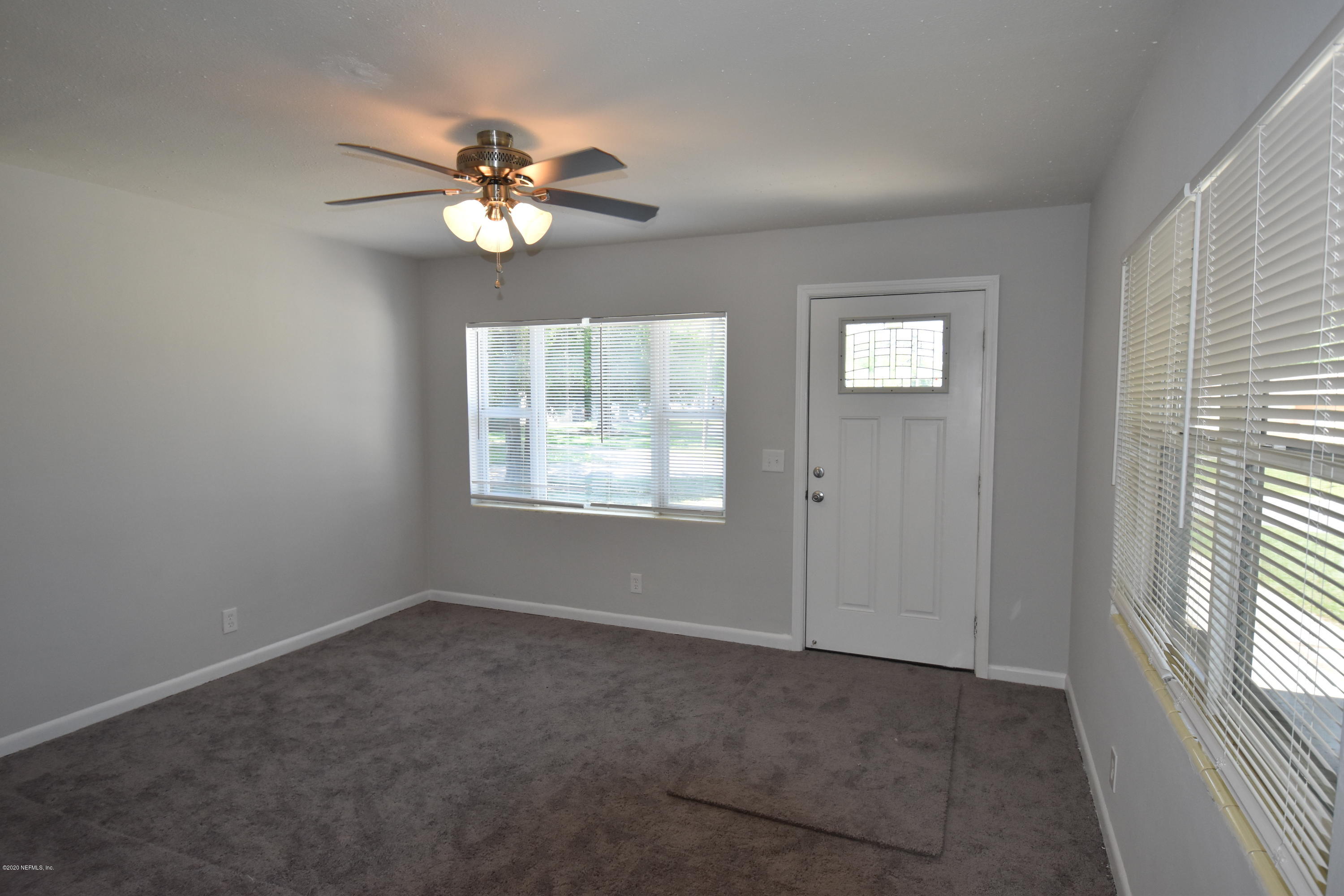 2838 Begonia Road Jacksonville, FL 32209 - Photo 7 of 16 Living Room