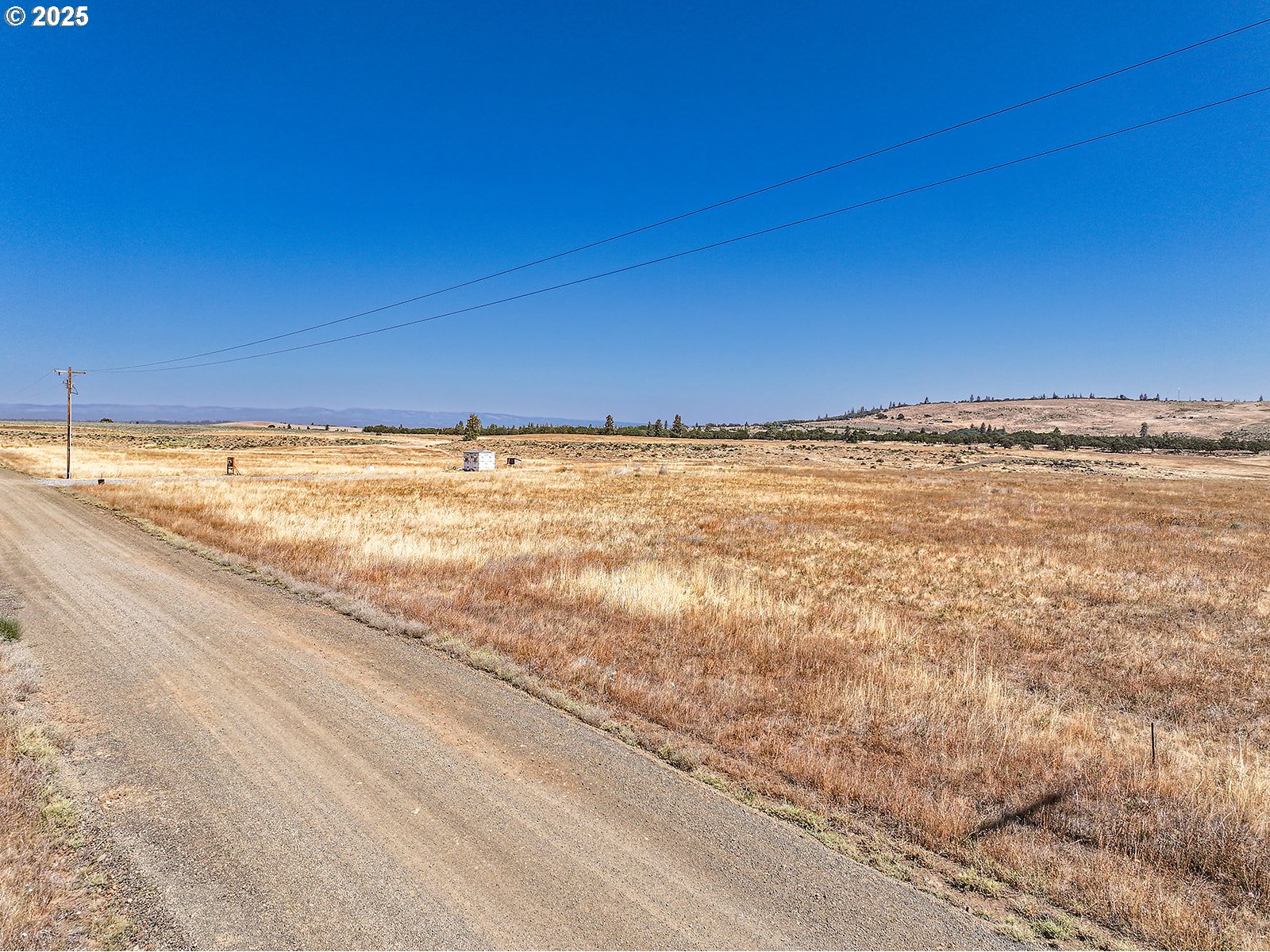 24 Jack Frost Way Goldendale, WA 98620 - Photo 6 of 27 a view of an ocean and beach