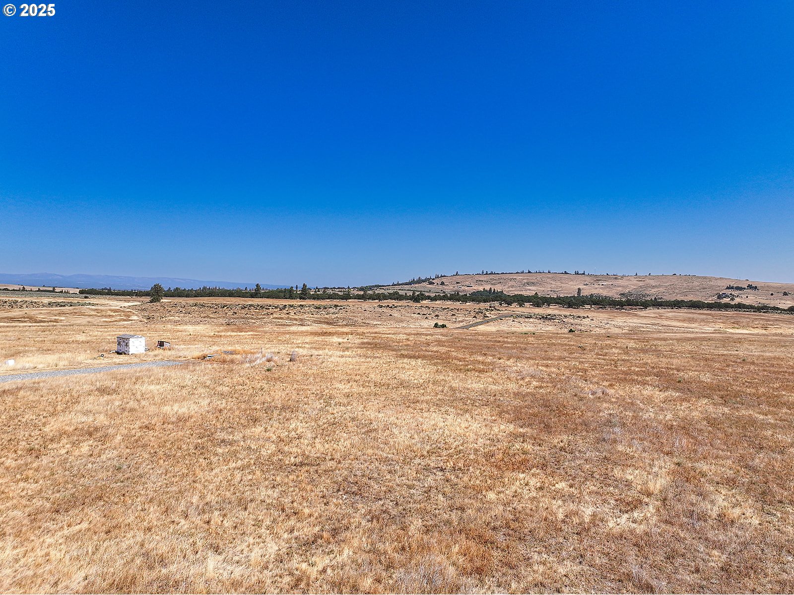 24 Jack Frost Way Goldendale, WA 98620 - Photo 7 of 27 a view of an ocean and beach