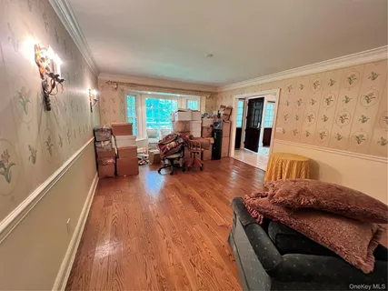 $2,295,000 | 7 Locust Lane, Glen Head, NY 11545
