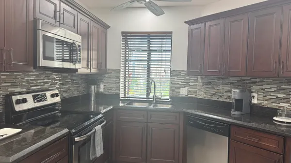 $2,500 | 5195 Europa Drive, Unit H, Boynton Beach, FL 33437