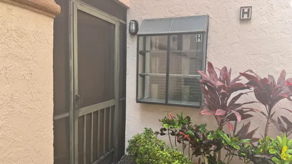 $2,500 | 5195 Europa Drive, Unit H, Boynton Beach, FL 33437