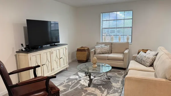 $2,500 | 5195 Europa Drive, Unit H, Boynton Beach, FL 33437