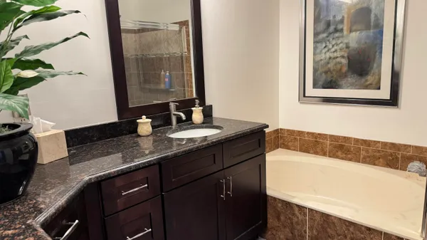 $2,500 | 5195 Europa Drive, Unit H, Boynton Beach, FL 33437