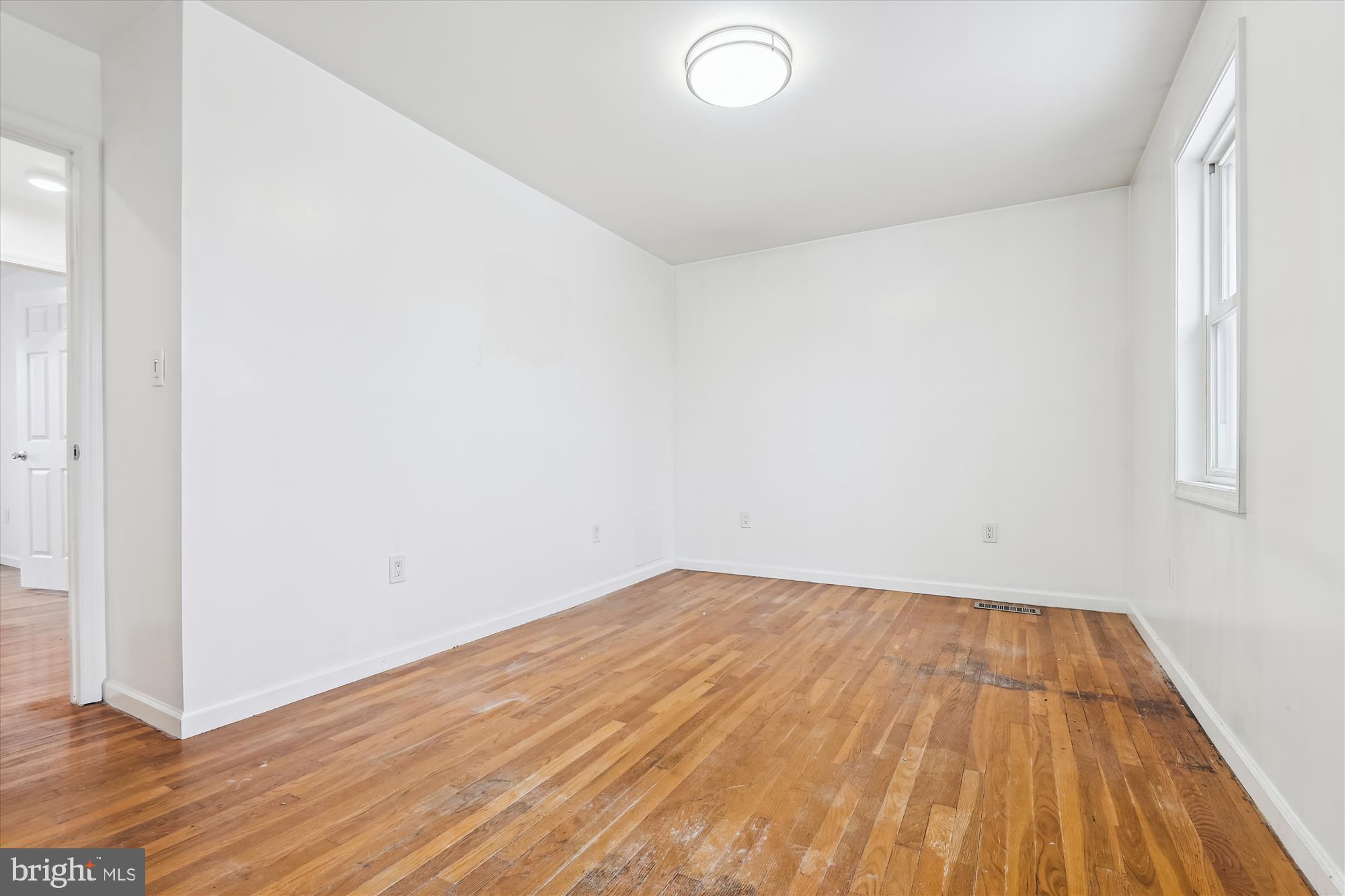 700 Mansfield Road Essex, MD 21221 - Photo 16 of 32 Spacious primary bedroom