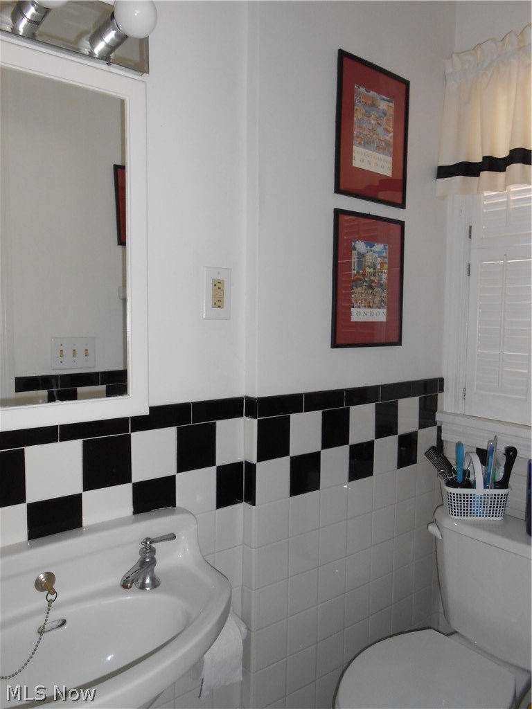 2870 Ludlow Road Cleveland, OH 44120 - Photo 21 of 35