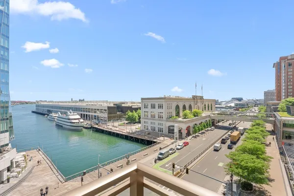 $2,350,000 | 133 Seaport Boulevard, Unit 722, Boston, MA 02210