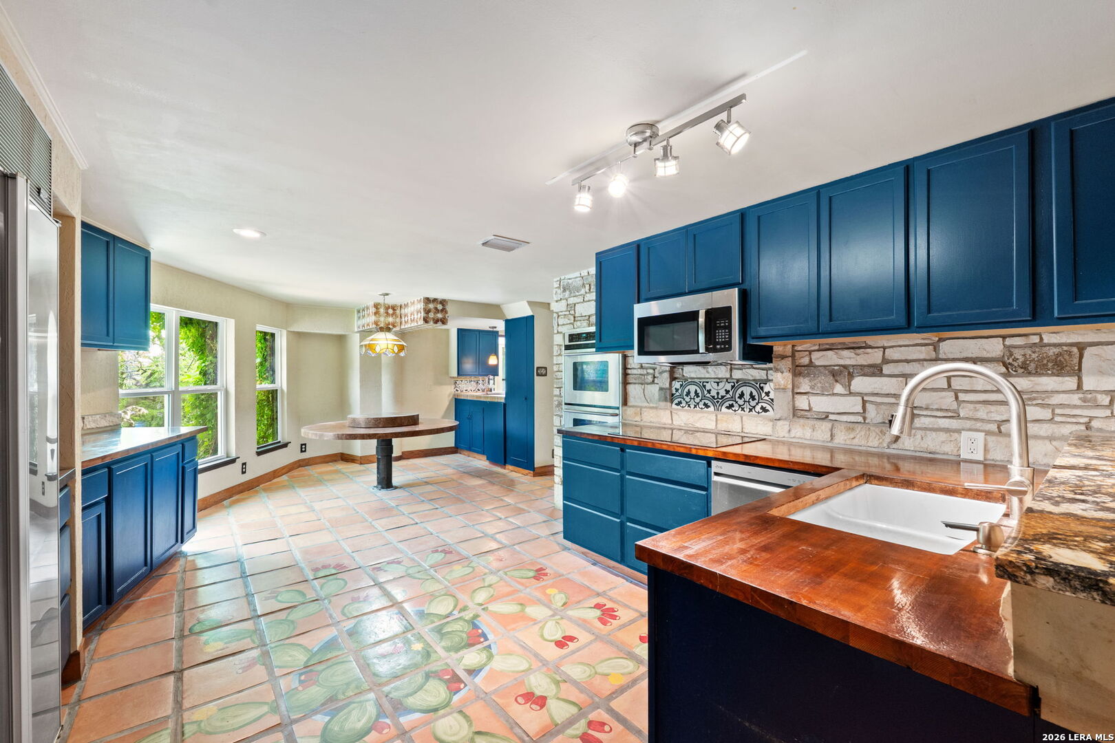 34 J Williams Road Boerne, TX 78006 - Photo 12 of 48