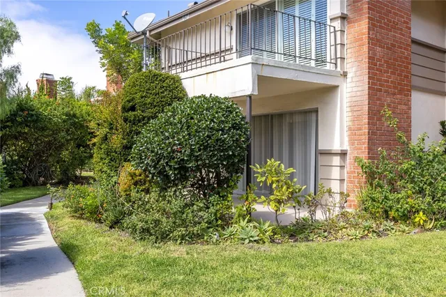 a view of a pathway of a house with a yard