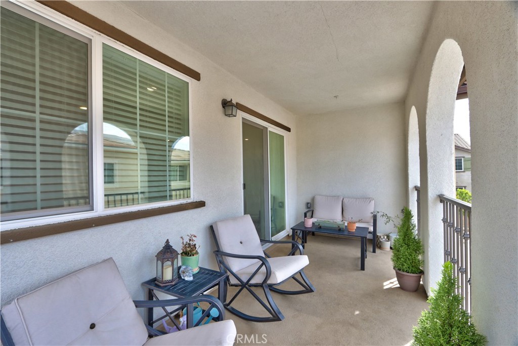 28397 Partridge Way, Unit 1001 Murrieta, CA 92563 - Photo 29 of 47 a living room with furniture