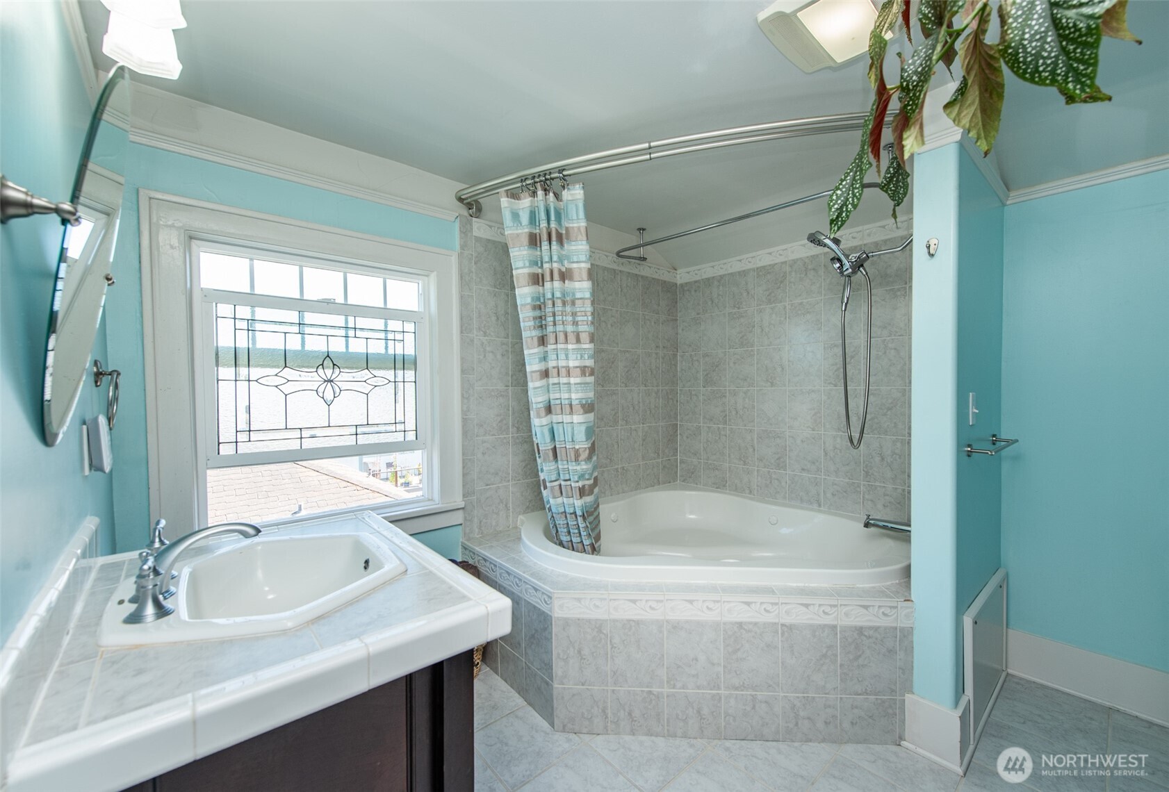 410 East Front Street Port Angeles, WA 98362 - Photo 30 of 32 a bathroom with a sink mirror toilet and bathtub