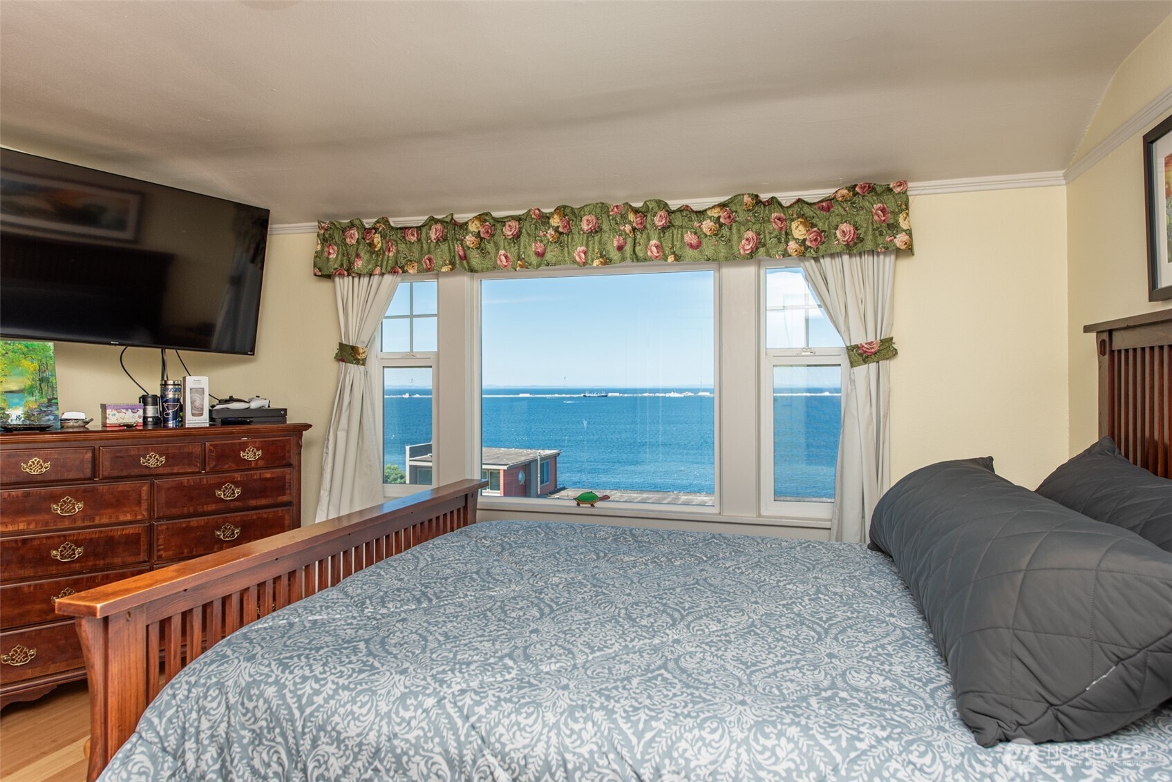 410 East Front Street Port Angeles, WA 98362 - Photo 32 of 32 a bed room with a bed and a television