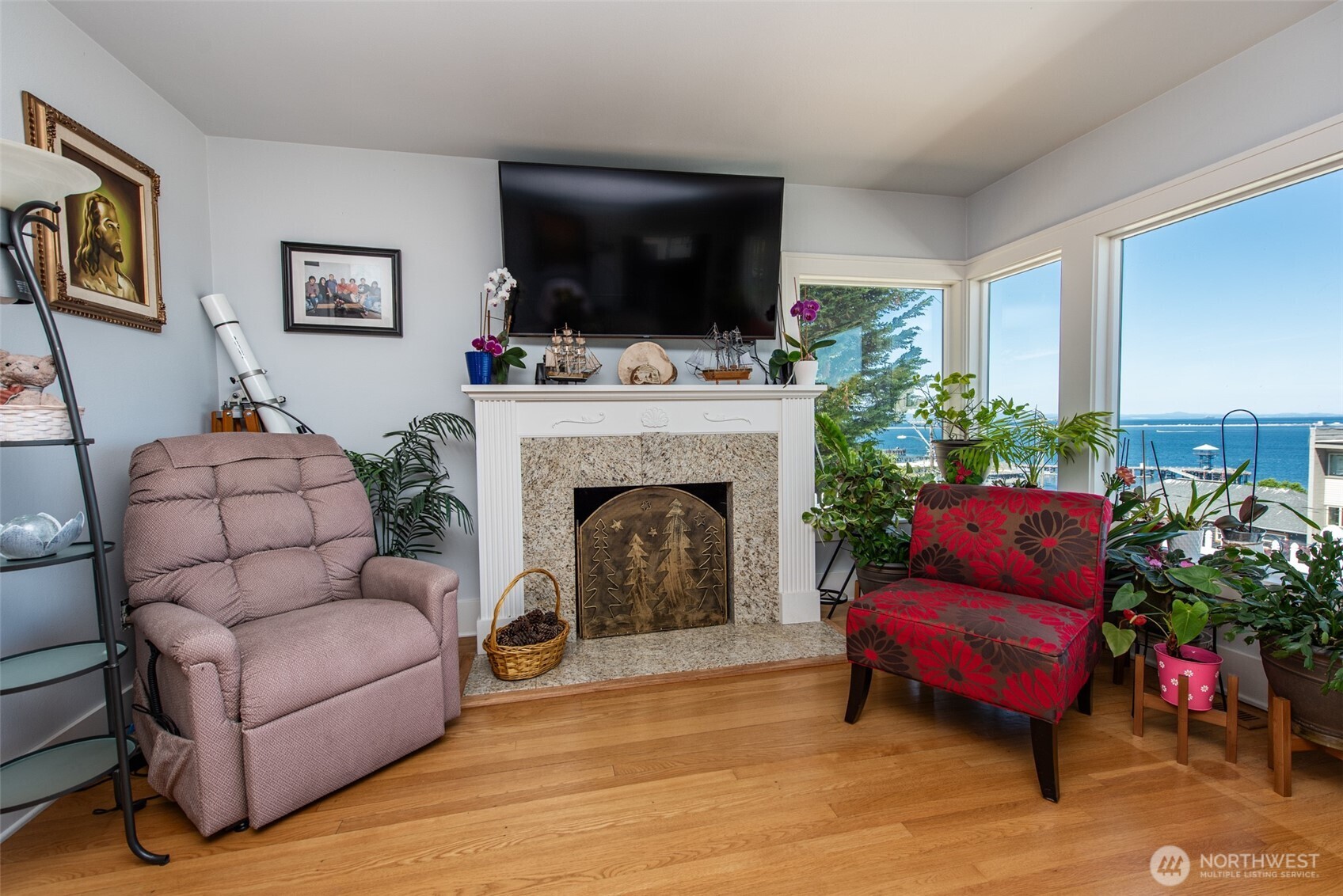410 East Front Street Port Angeles, WA 98362 - Photo 4 of 32 a living room with furniture flat screen tv and a fireplace