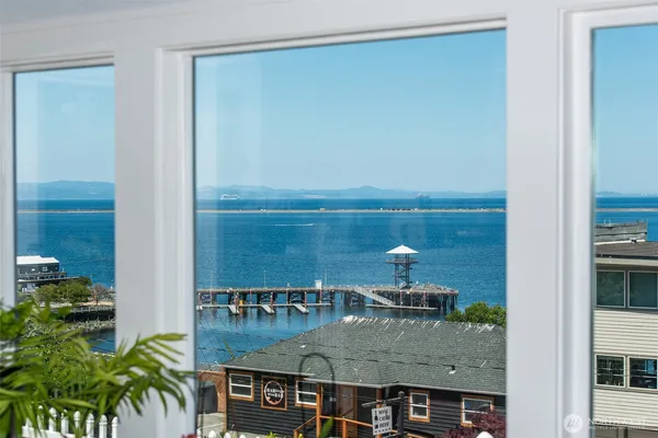 a close view of sink and tap