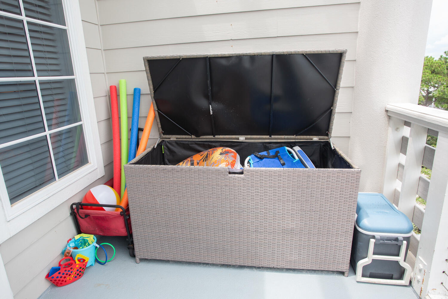 43 Cassine Way, Unit 402 Santa Rosa Beach, FL 32459 - Photo 39 of 52 a living room with a couch and a potted plant
