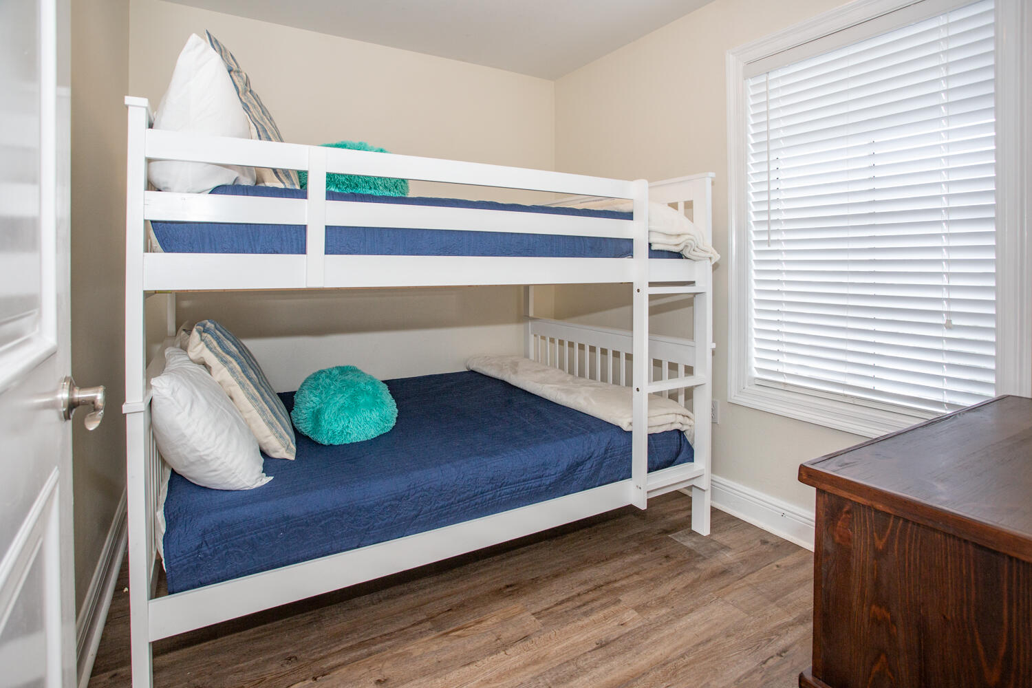 43 Cassine Way, Unit 402 Santa Rosa Beach, FL 32459 - Photo 6 of 52 a bedroom with a bed and a window