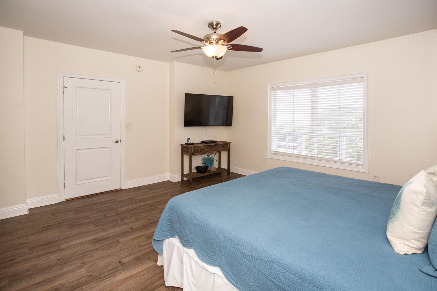 43 Cassine Way, Unit 402 Santa Rosa Beach, FL 32459 - Photo 9 of 52 a bedroom with a bed and a flat screen tv