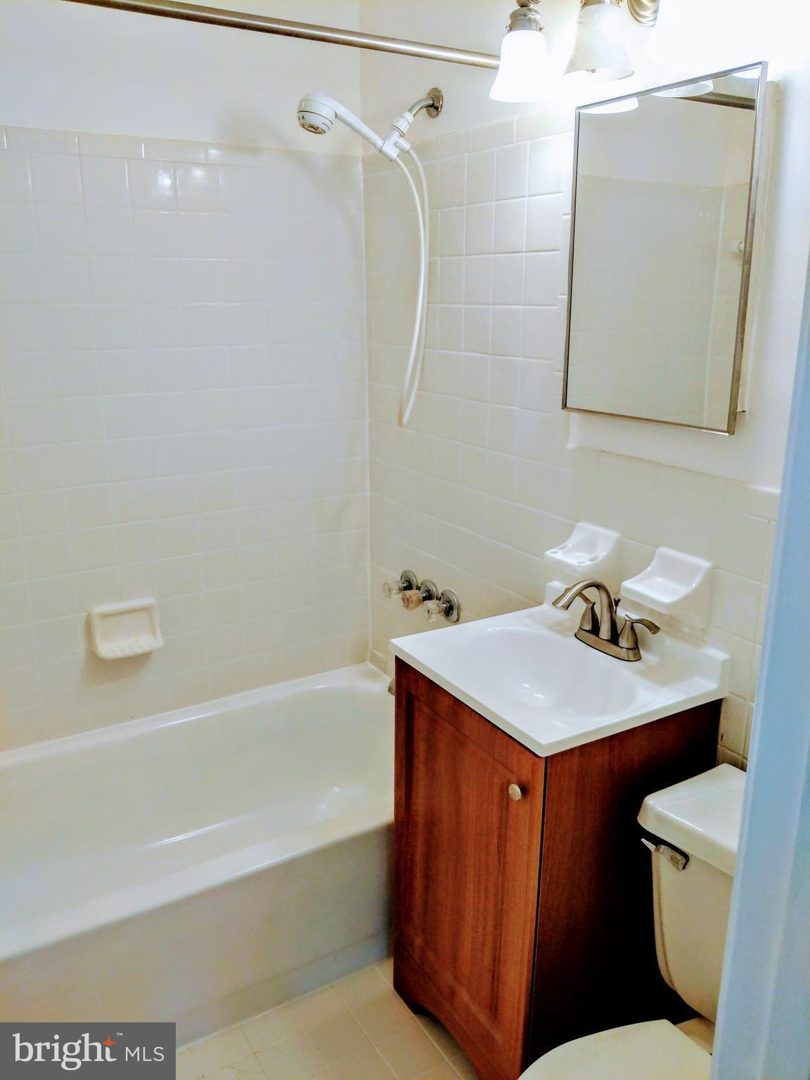 4406 Garrett Park Road Silver Spring, MD 20906 - Photo 3 of 23 Bath