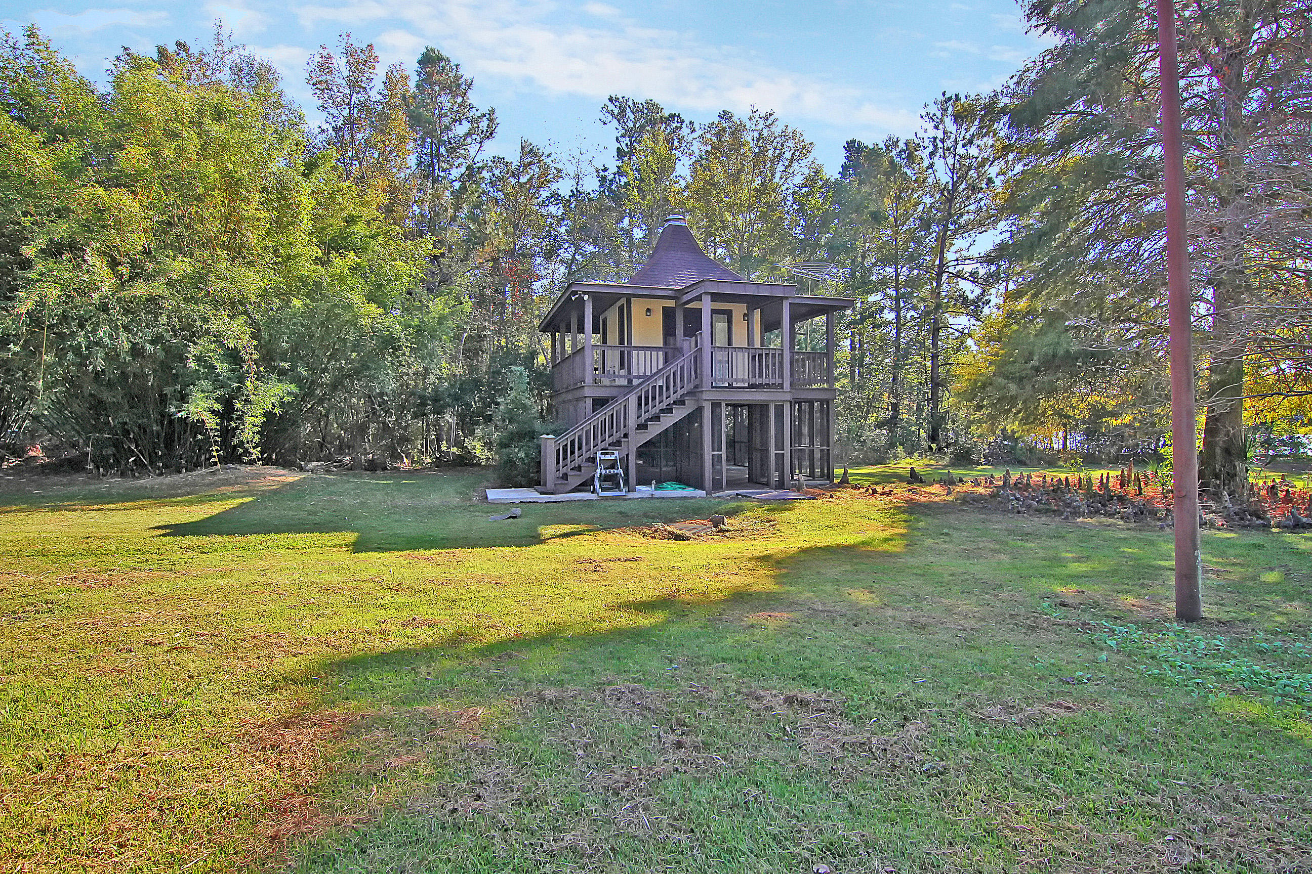 2205 Pinopolis Road Pinopolis, SC 29469 - Photo 15 of 59 Tree House / Guest Cottage