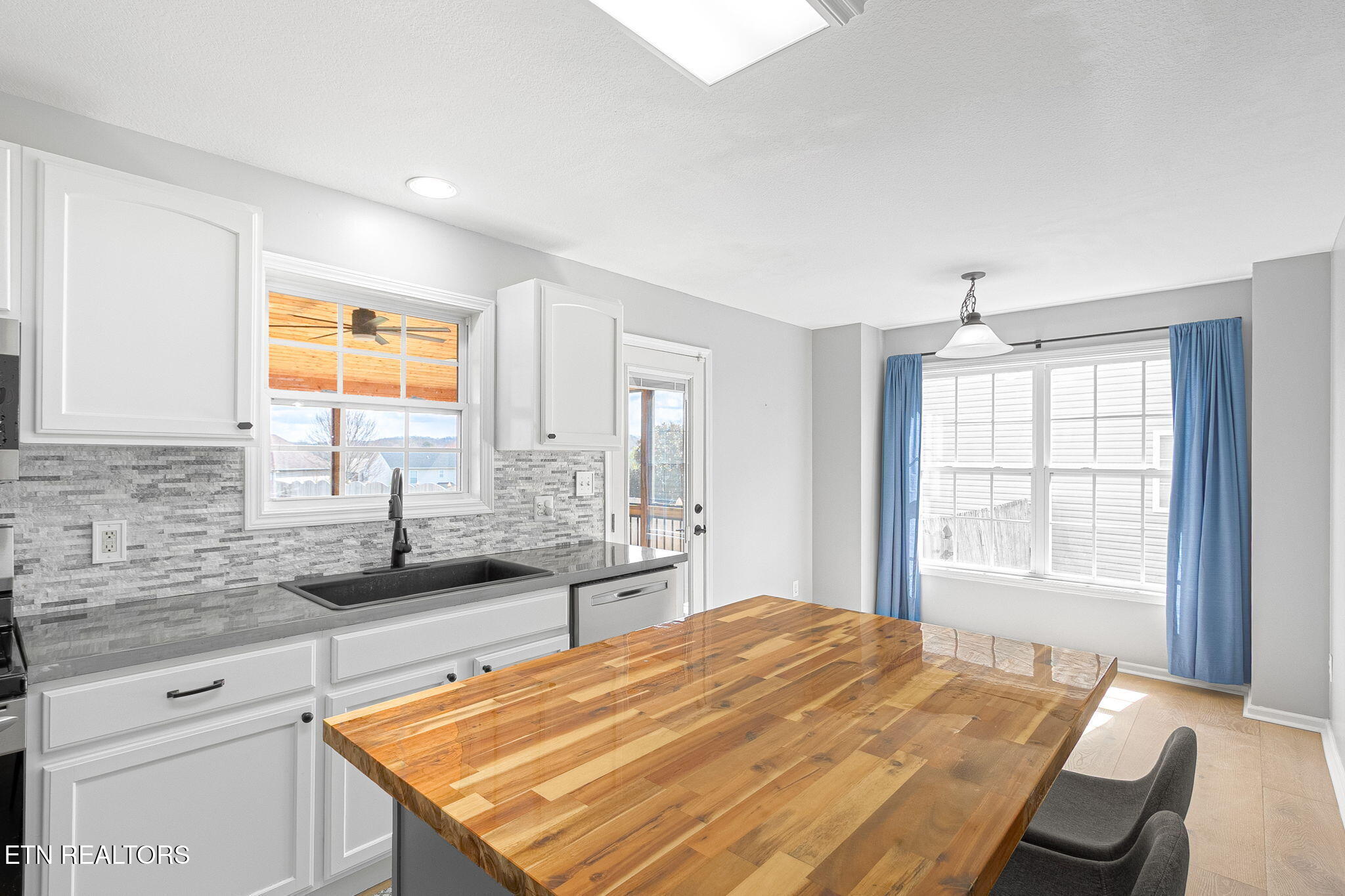 5526 Golden Gate Road Knoxville, TN 37918 - Photo 2 of 33 12-web-or-mls-012--FULL