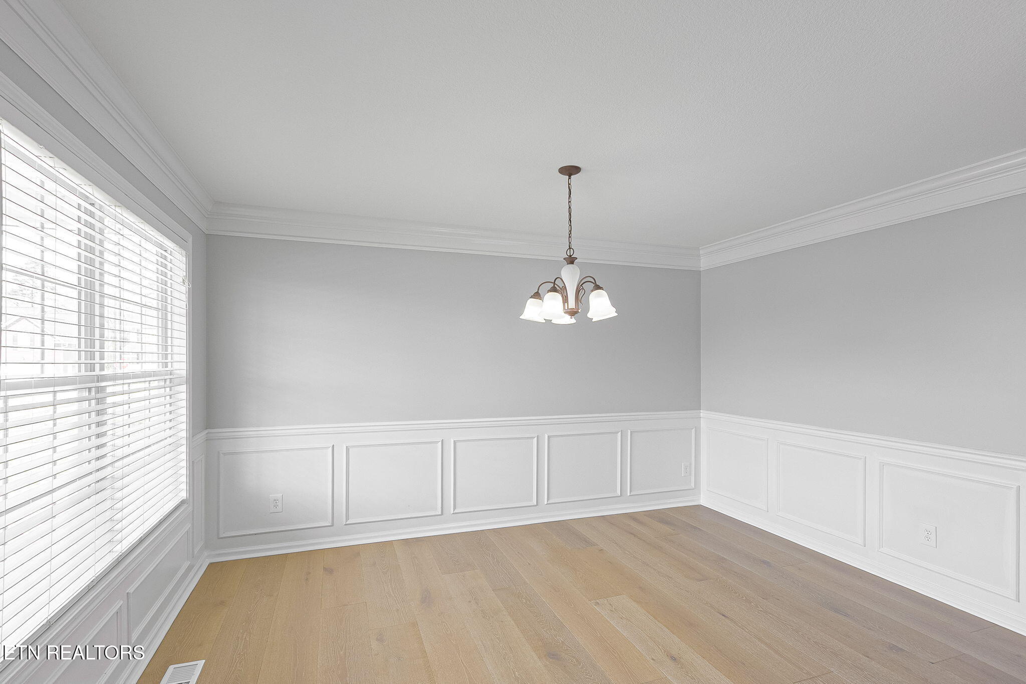 5526 Golden Gate Road Knoxville, TN 37918 - Photo 4 of 33 8-web-or-mls-008--FULL