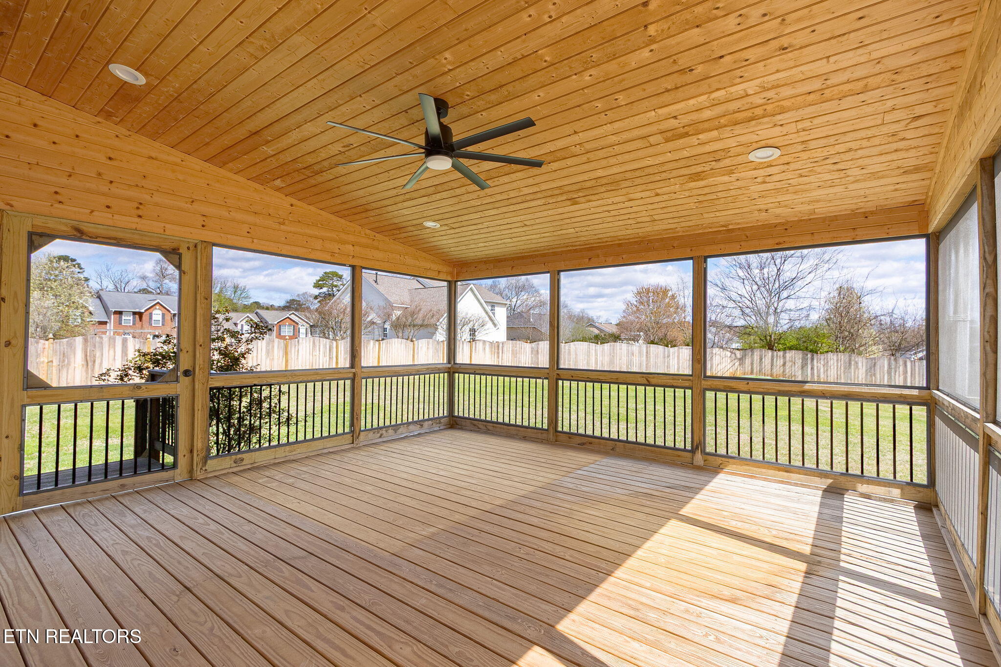 5526 Golden Gate Road Knoxville, TN 37918 - Photo 8 of 33 16-web-or-mls-016--FULL