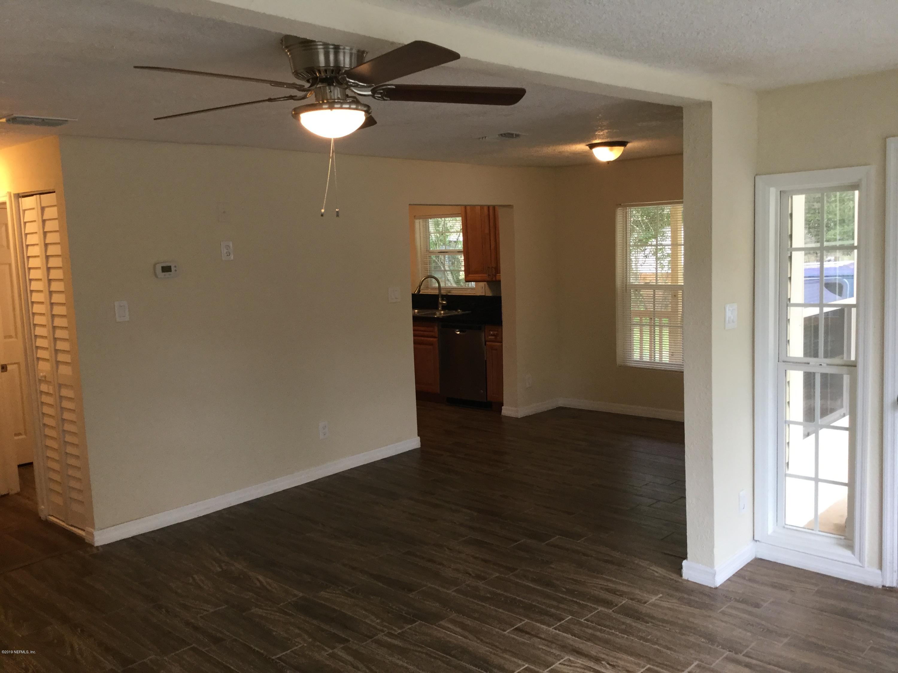 7536 Owl Road Jacksonville, FL 32219 - Photo 12 of 17 Entry to Kitchen