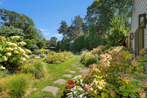 $2,150,000 | 95 Tyrone Drive, East Hampton, NY 11937