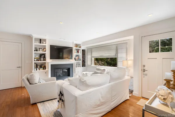 $2,150,000 | 95 Tyrone Drive, East Hampton, NY 11937
