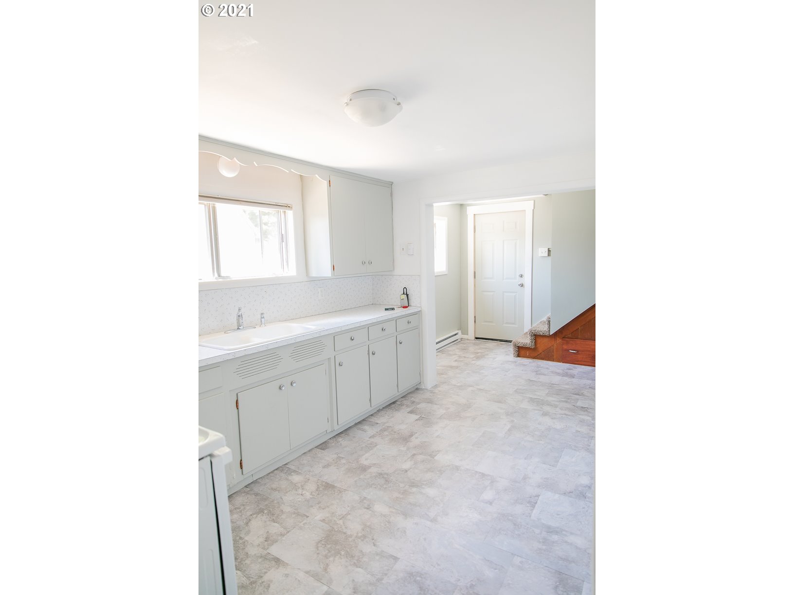 1138 Kelly Boulevard Springfield, OR 97477 - Photo 11 of 23