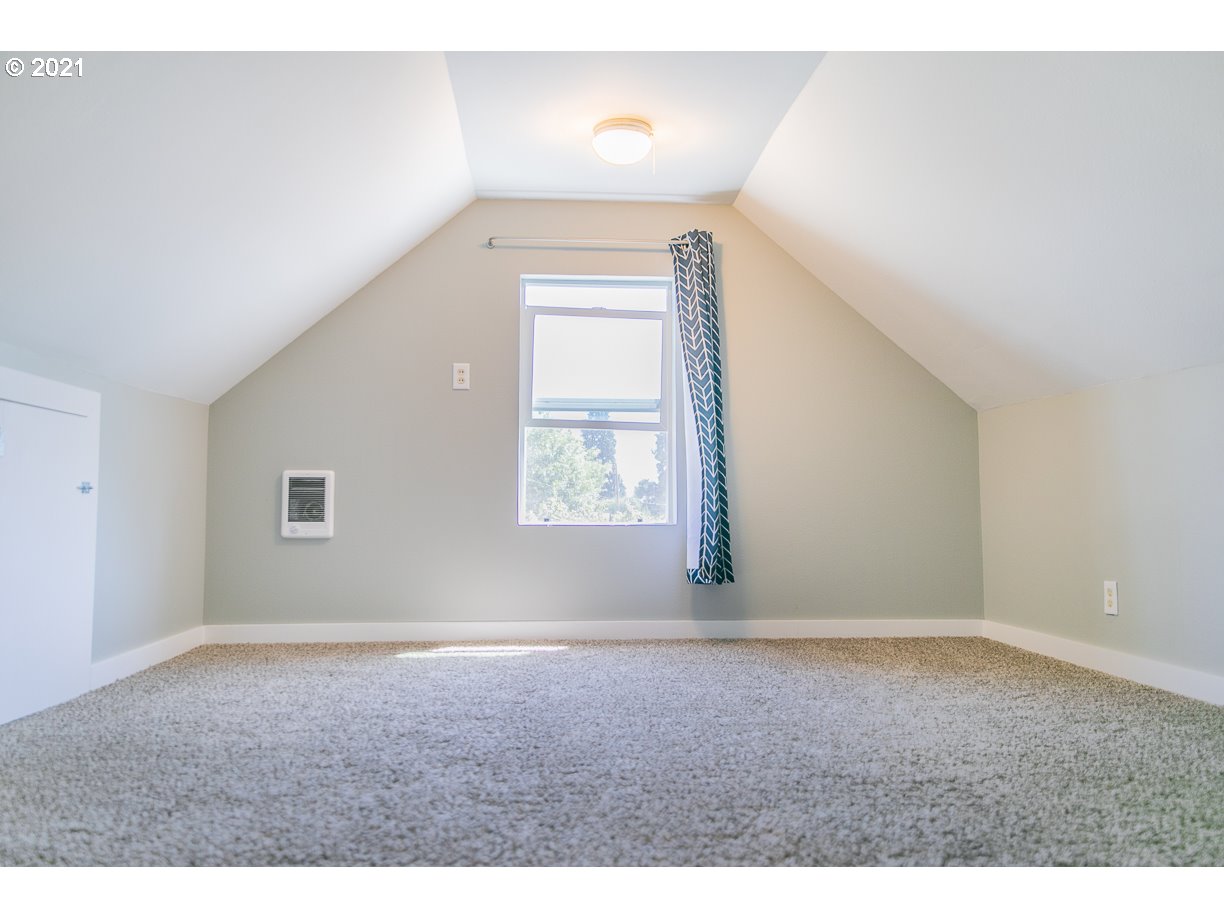 1138 Kelly Boulevard Springfield, OR 97477 - Photo 17 of 23