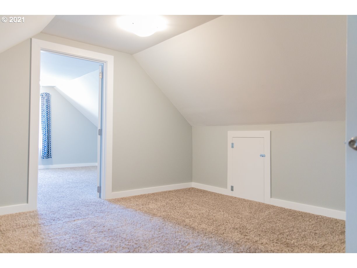 1138 Kelly Boulevard Springfield, OR 97477 - Photo 18 of 23