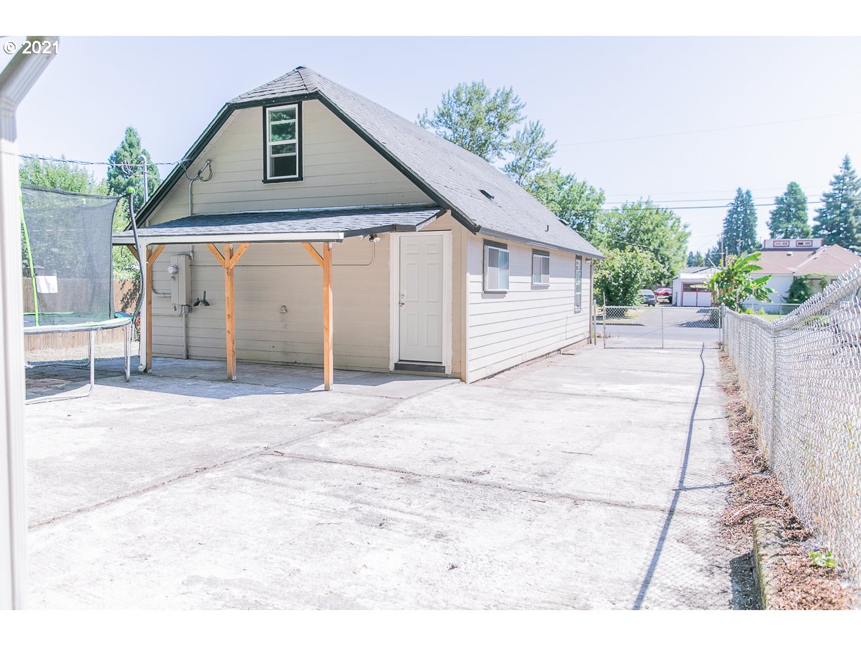 1138 Kelly Boulevard Springfield, OR 97477 - Photo 19 of 23
