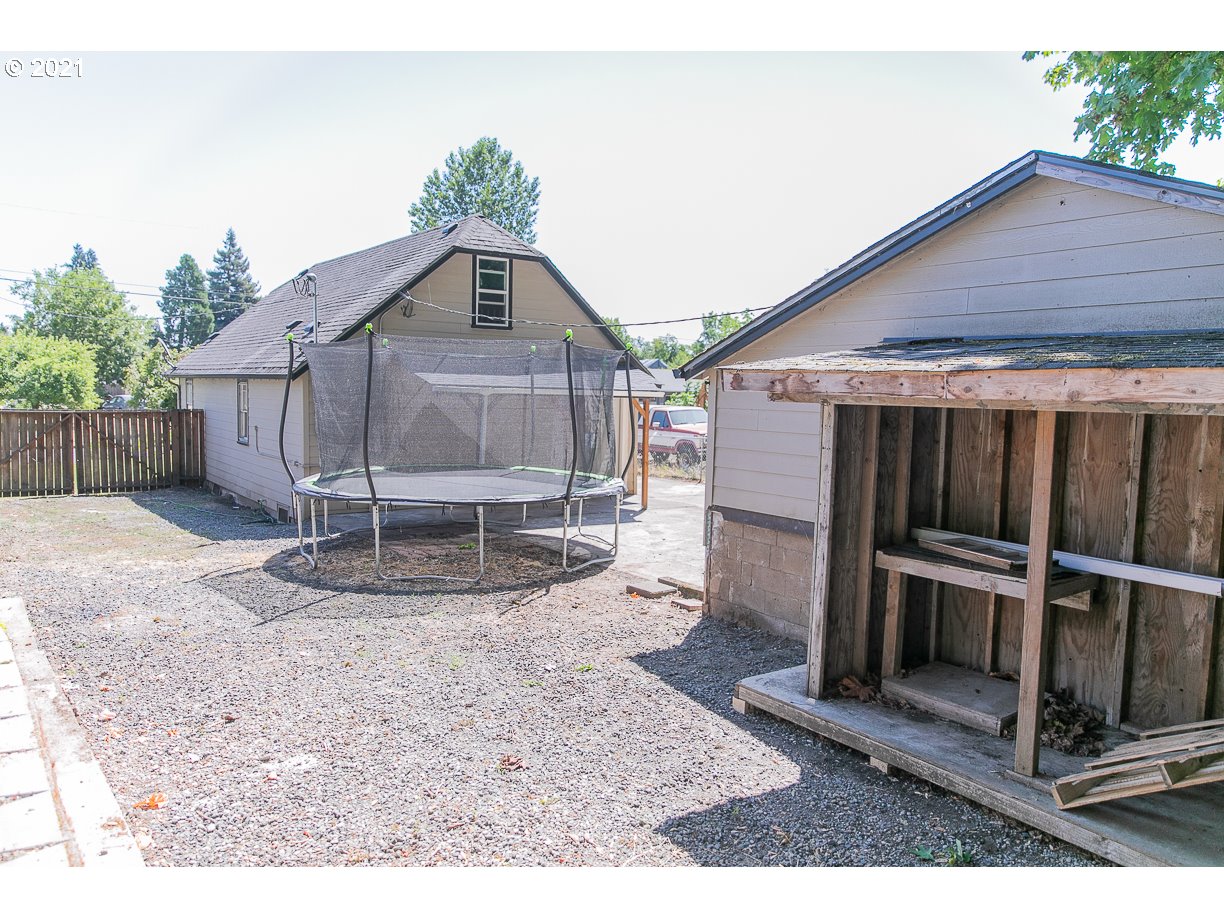 1138 Kelly Boulevard Springfield, OR 97477 - Photo 22 of 23