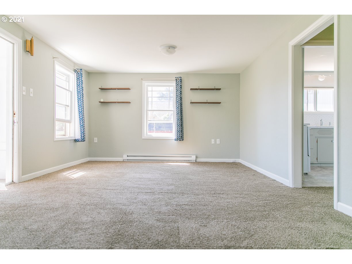 1138 Kelly Boulevard Springfield, OR 97477 - Photo 5 of 23