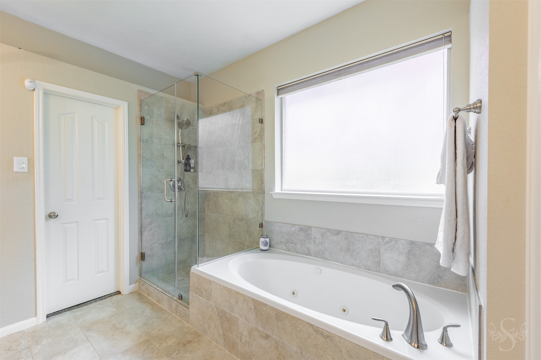 20410 Lake Spring Court Cypress, TX 77433 - Photo 25 of 50 a bathroom with a bathtub and shower