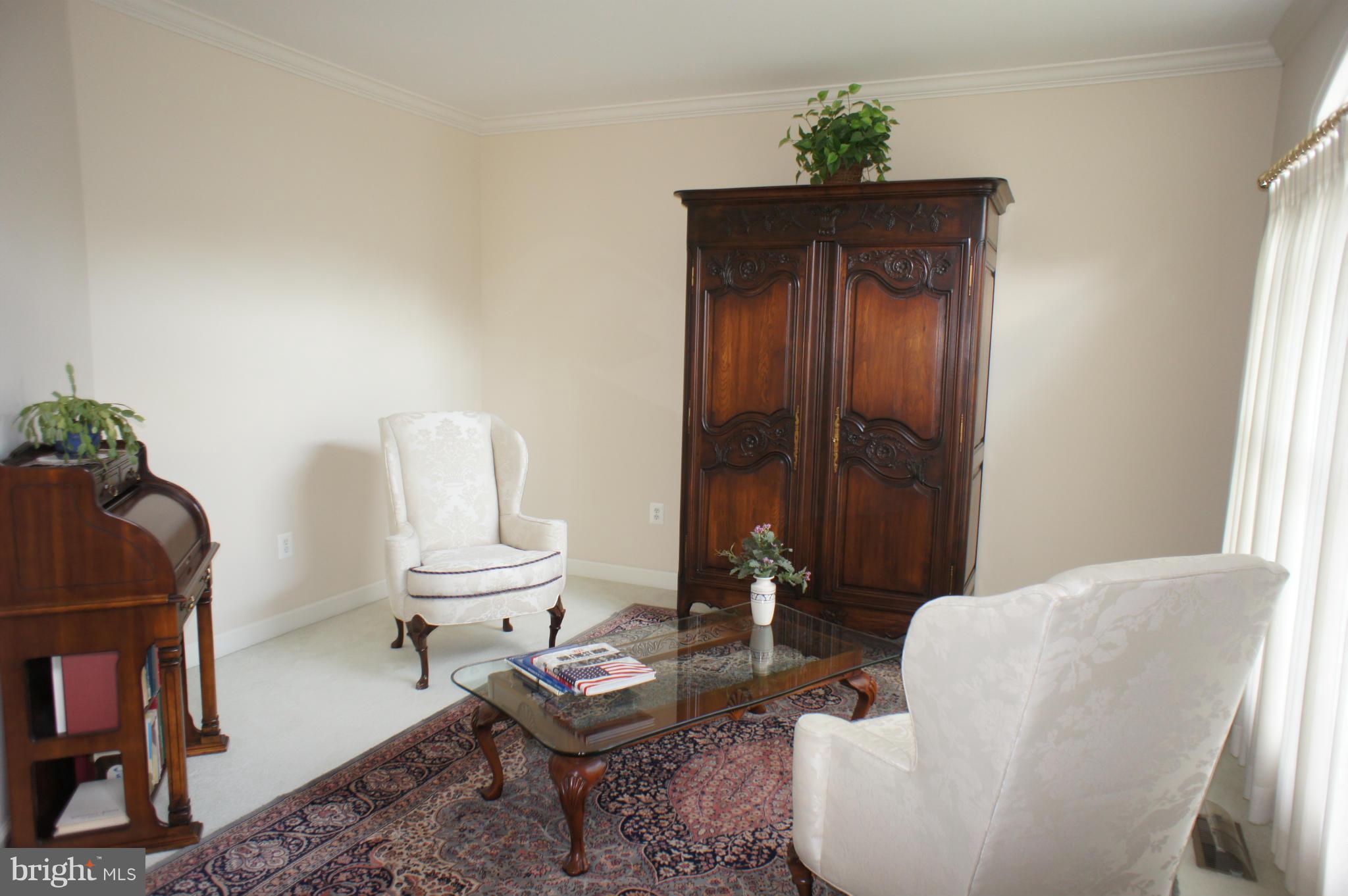 10871 Meanderview Court Manassas, VA 20111 - Photo 2 of 30 Living Room w/ crown molding