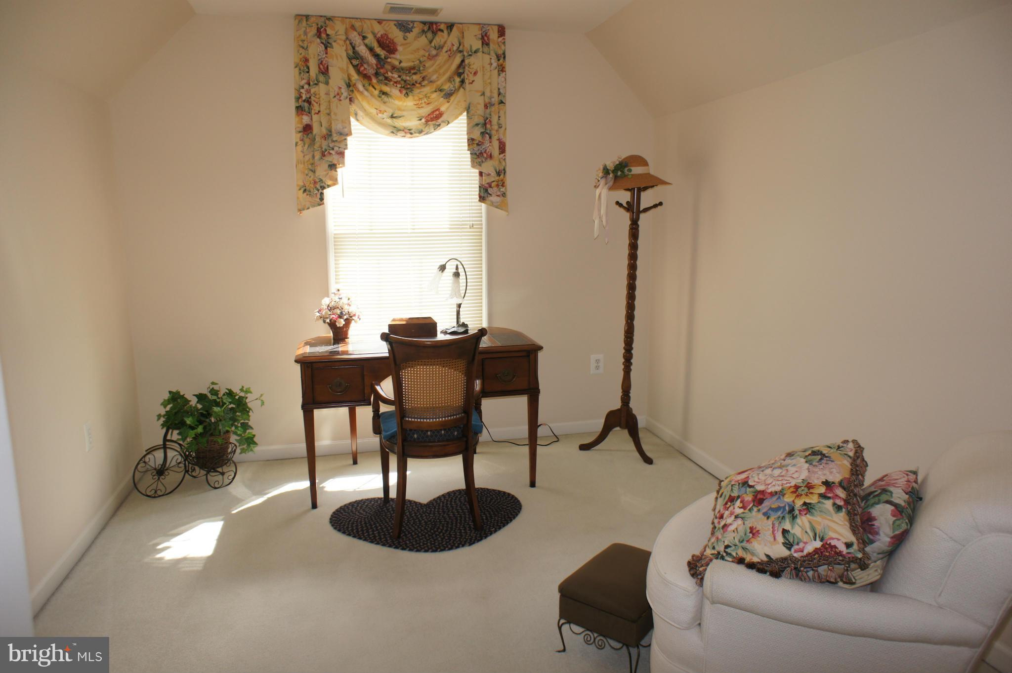 10871 Meanderview Court Manassas, VA 20111 - Photo 15 of 30 Master bedroom sitting room