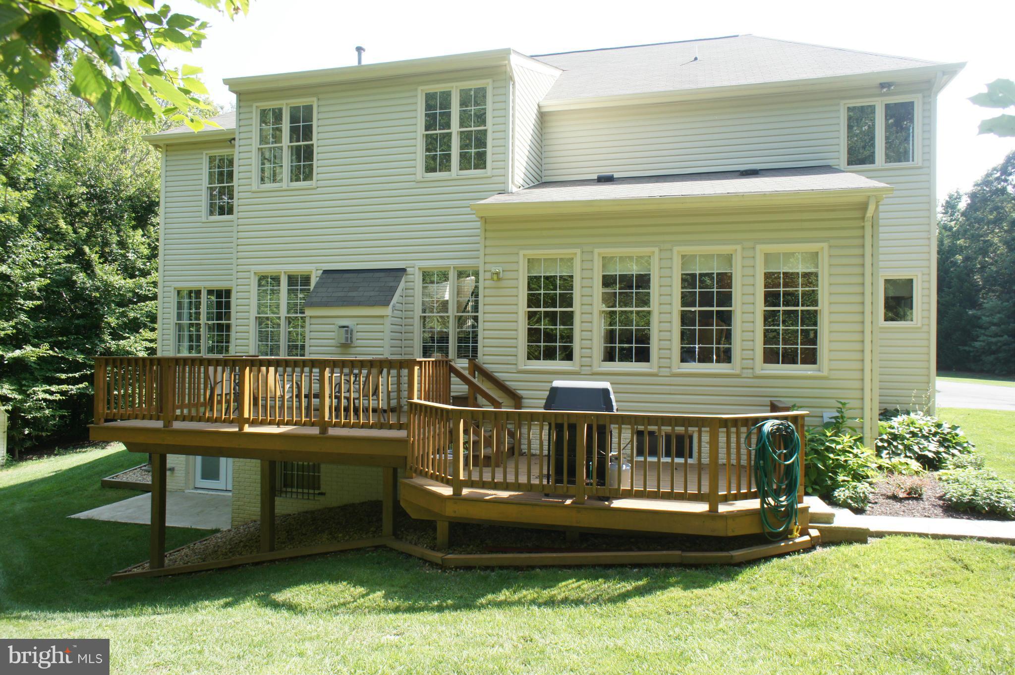 10871 Meanderview Court Manassas, VA 20111 - Photo 25 of 30 Exterior (Rear)