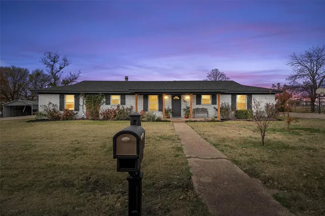 $385,000 | 107 Woody Ray Drive, Elm Mott, TX 76640