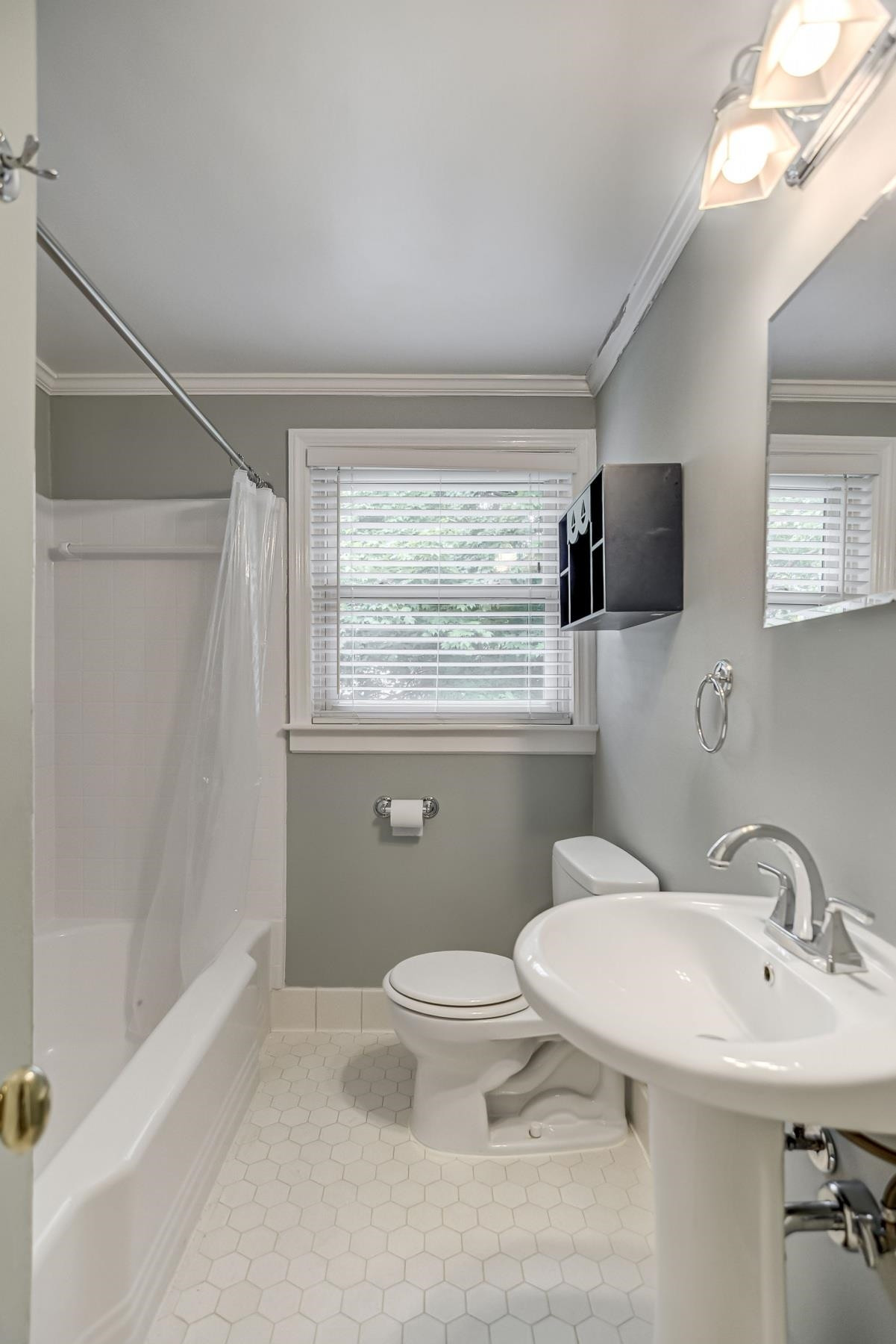 124 Hawthorne Road Raleigh, NC 27605 - Photo 14 of 17 Photo 14